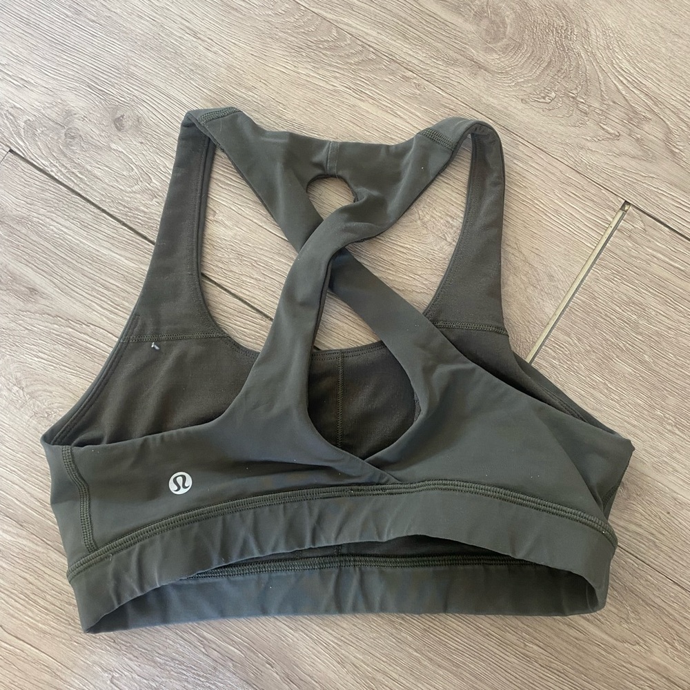 Lulu sports bra size xs small